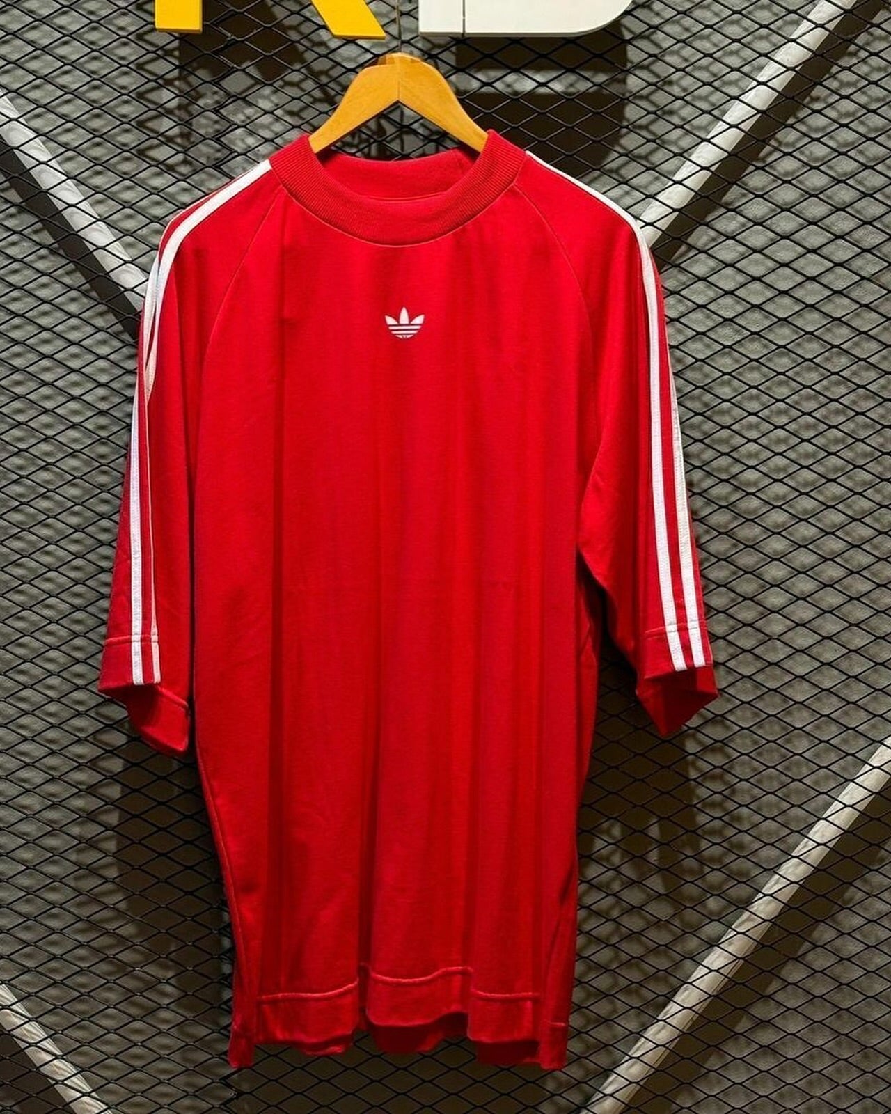 Camiseta Adidas Oversized Retro Colors