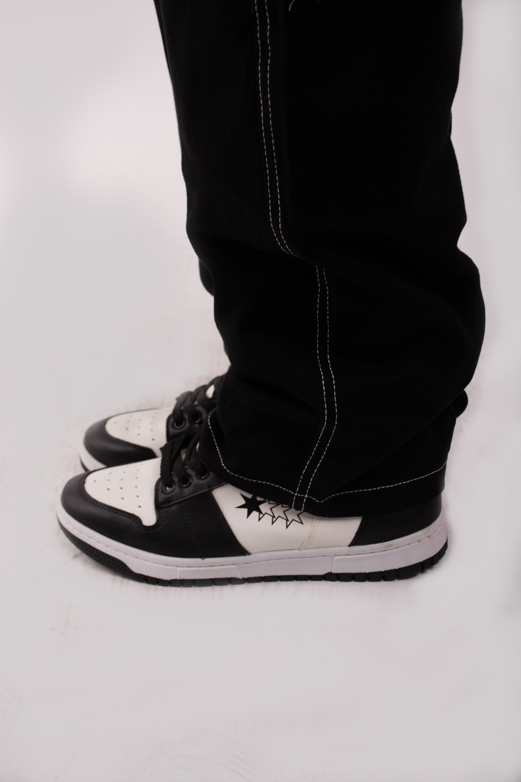 Calça Reta Overcome Stroke Line "Basic" Preta