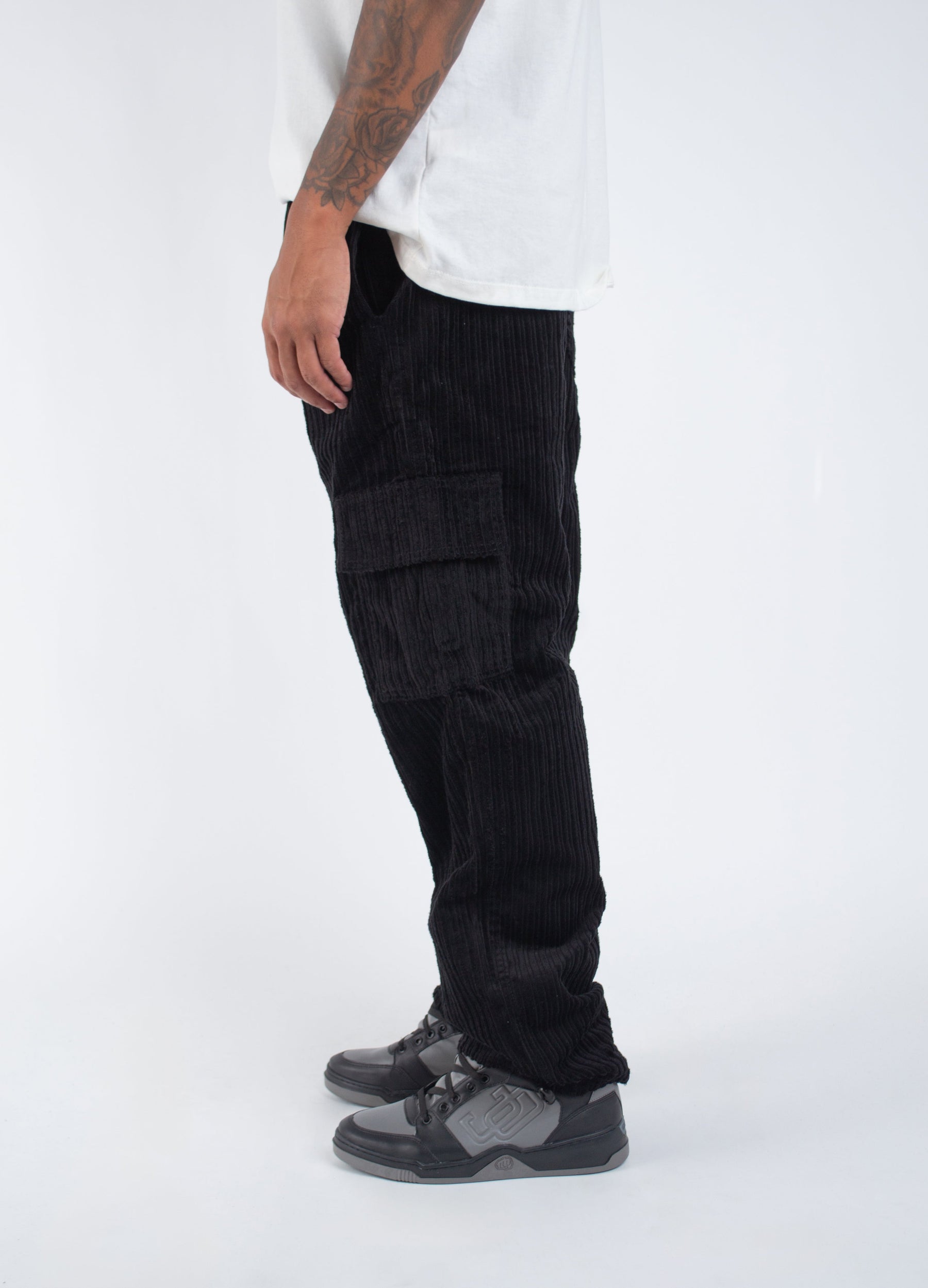 Calça Cargo Veludo Overcome Basic Preta