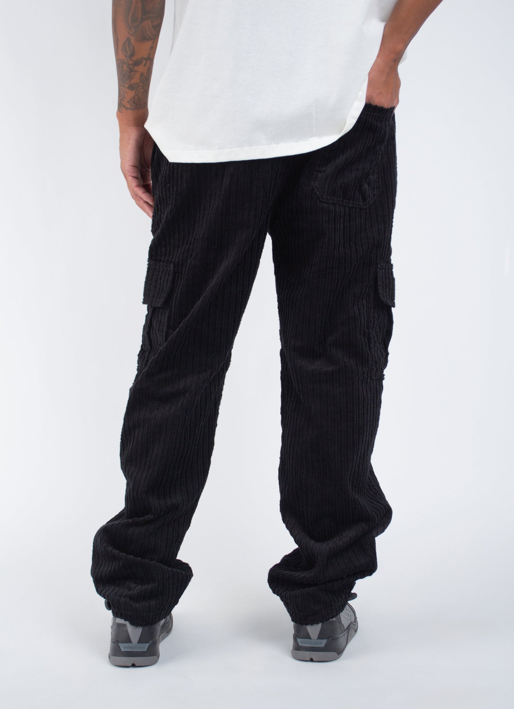 Calça Cargo Veludo Overcome Basic Preta