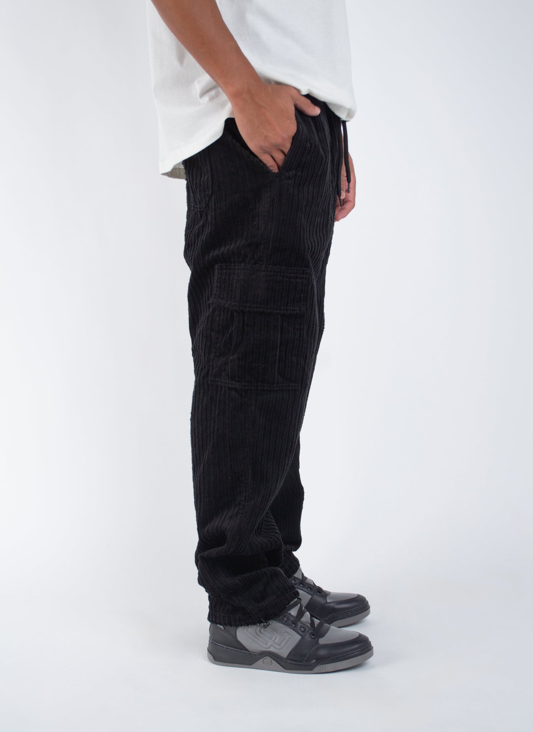 Calça Cargo Veludo Overcome Basic Preta