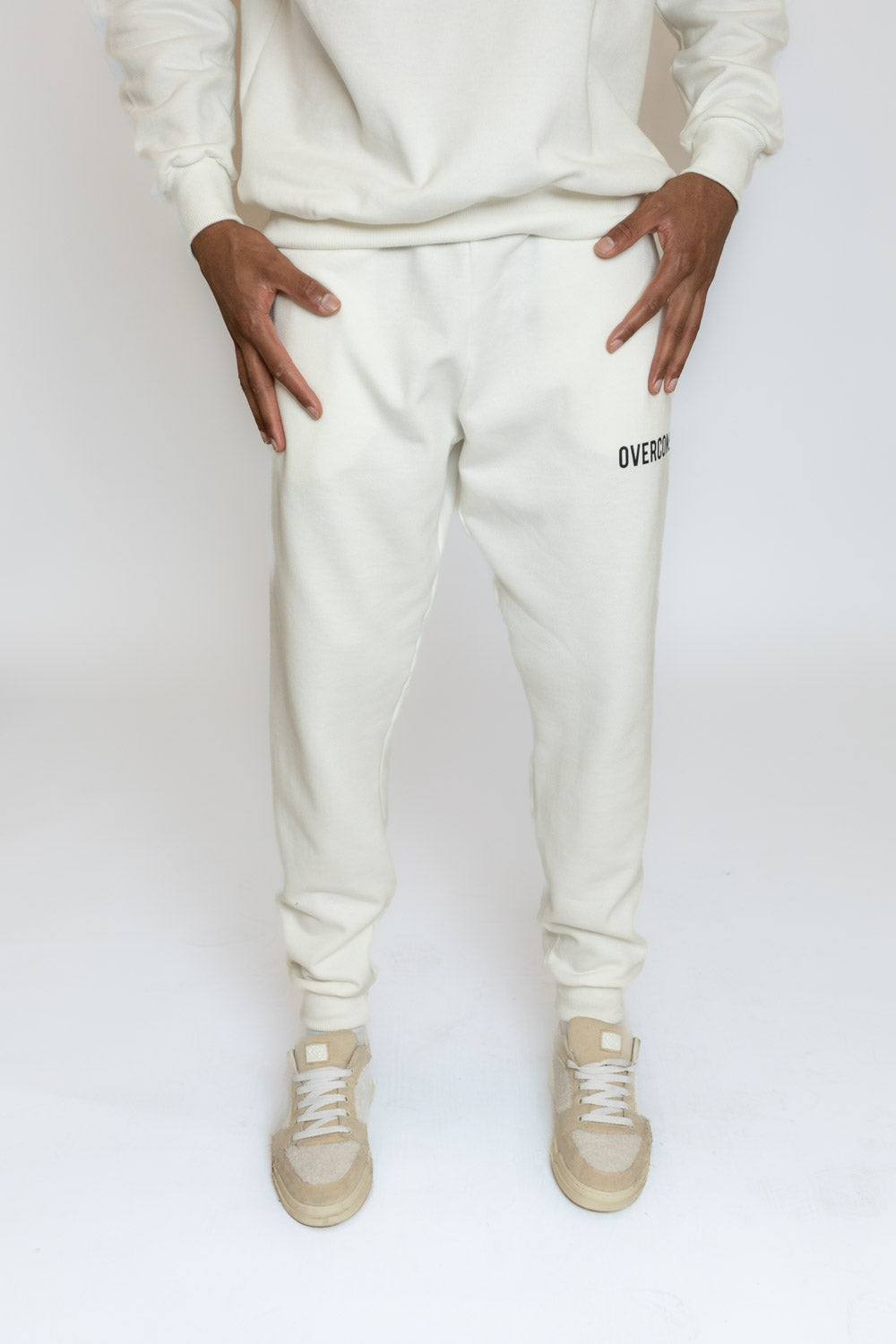 Calça Moletom Overcome Script Off White