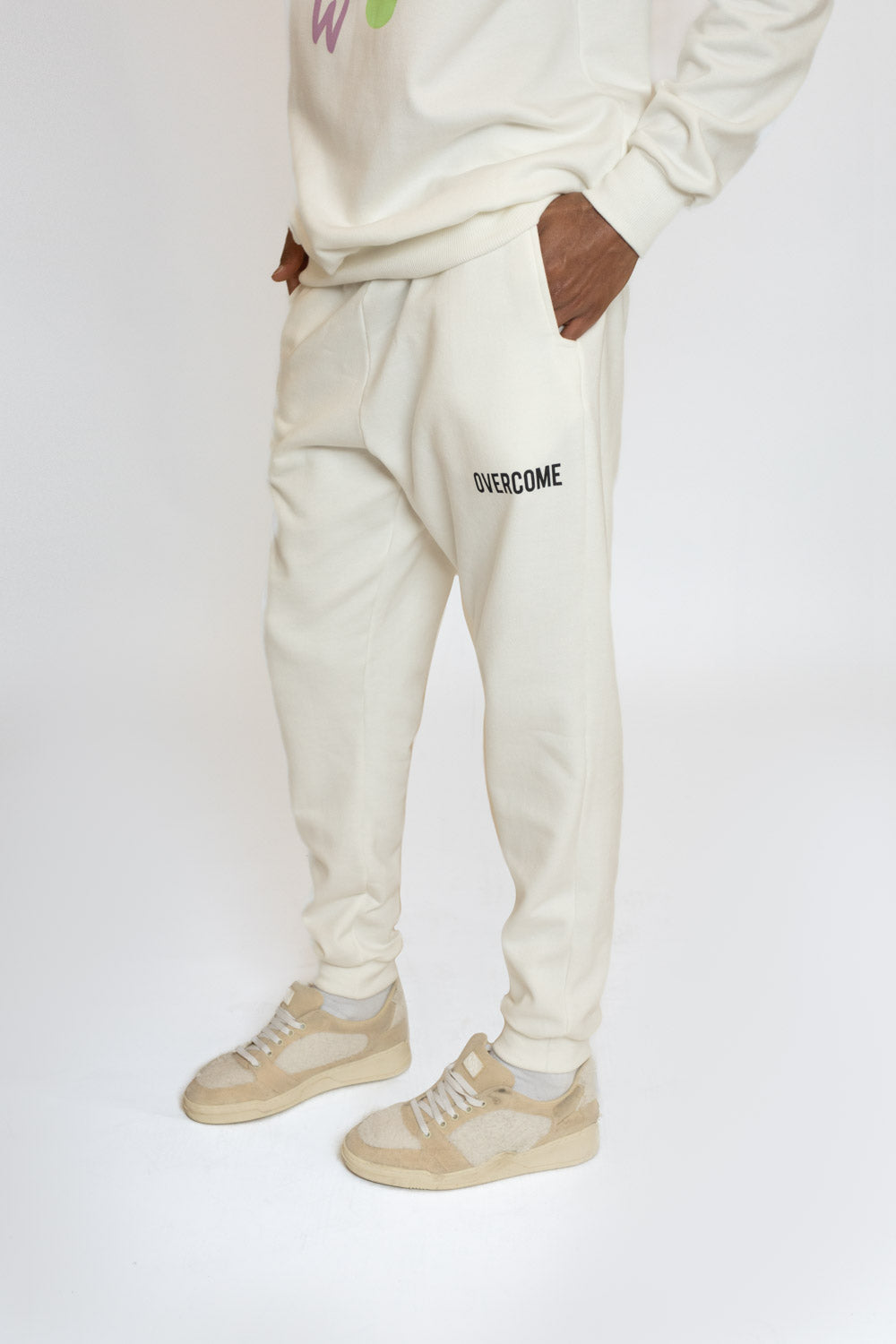 Calça Moletom Overcome Script Off White