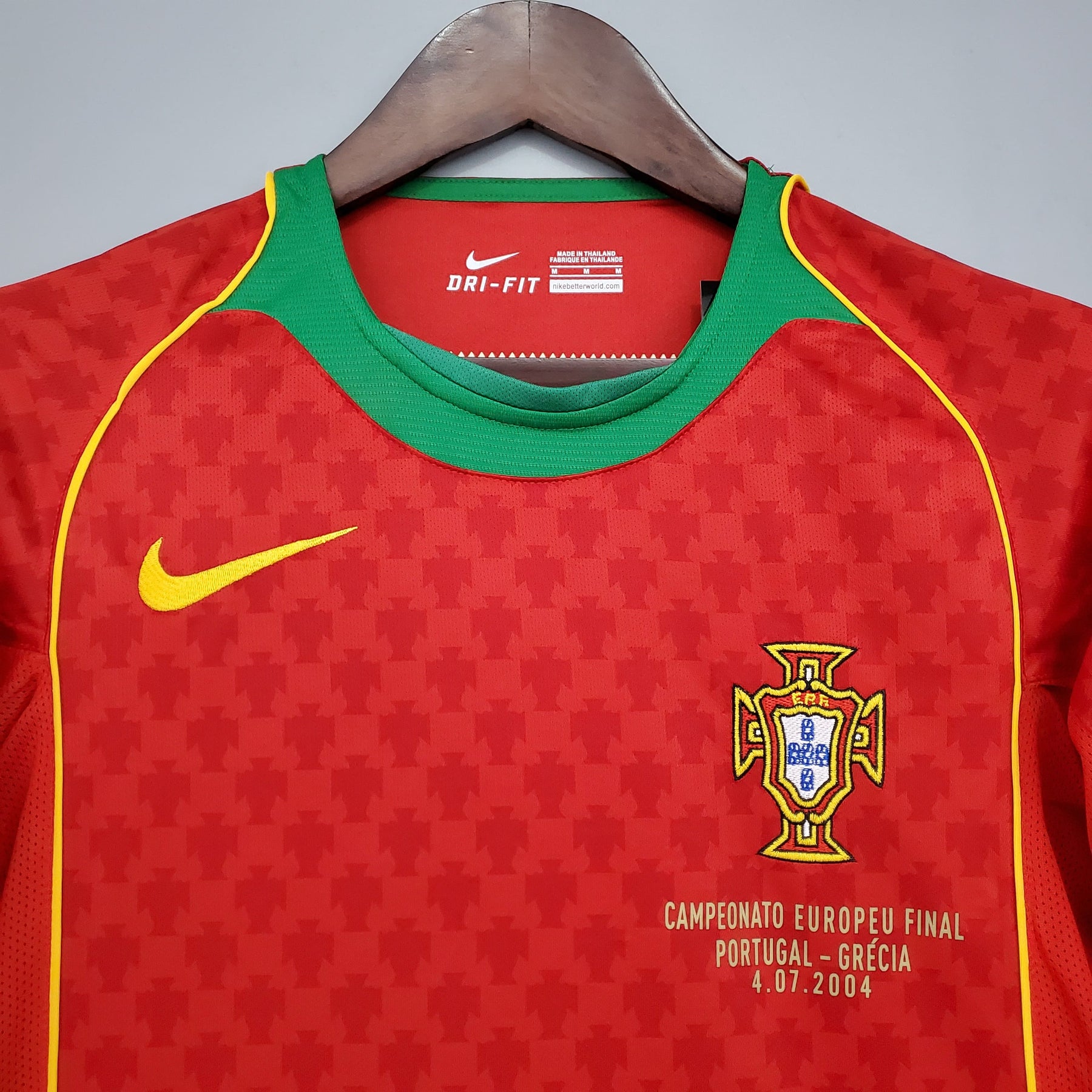 Camisa Portugal Home (1) 2004 Nike Retrô Masculina